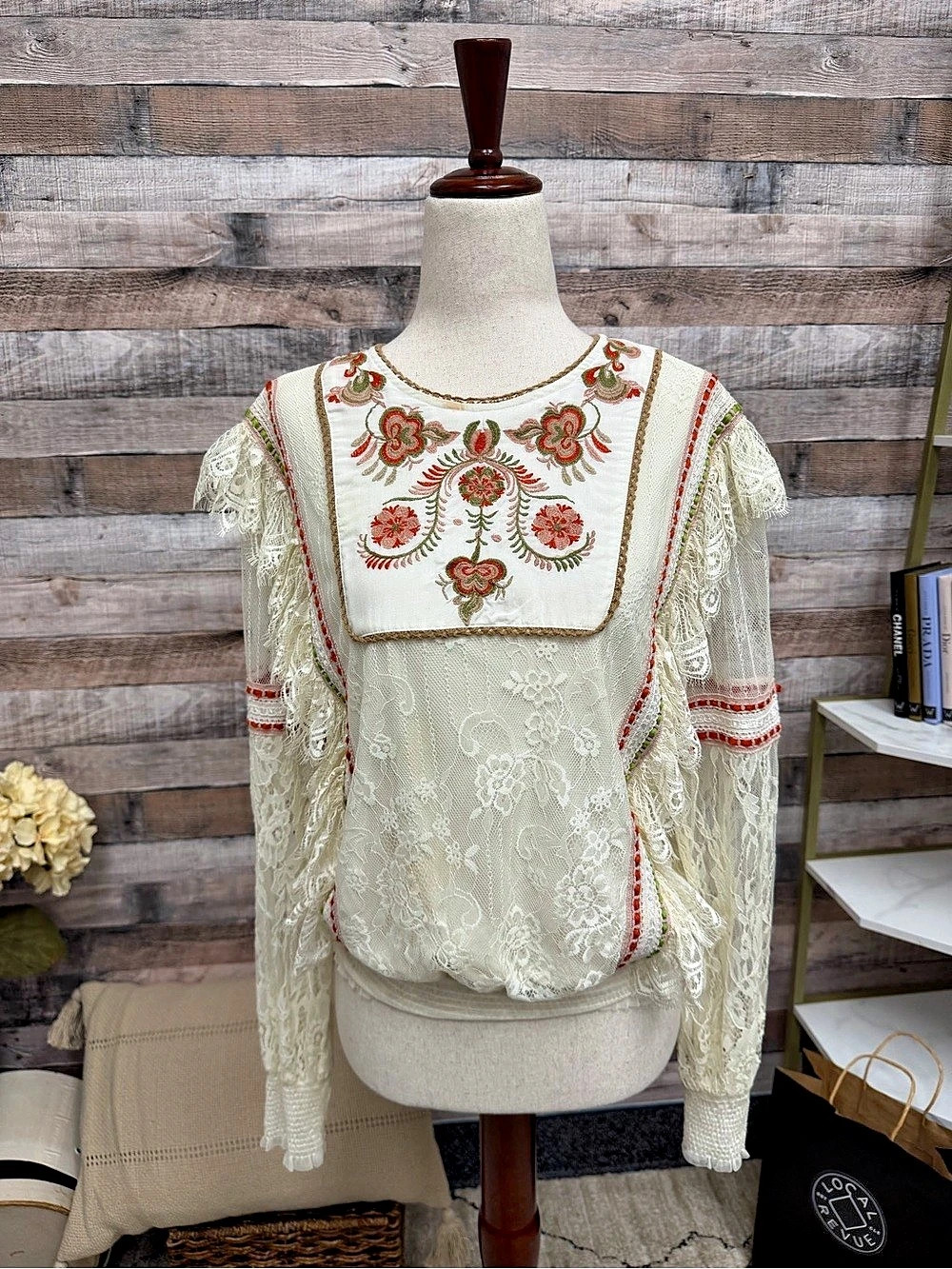 Bl-nk Cream Lace Long Sleeve Embroidered Blouse XS